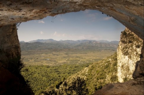 Entrada cueva Montgó