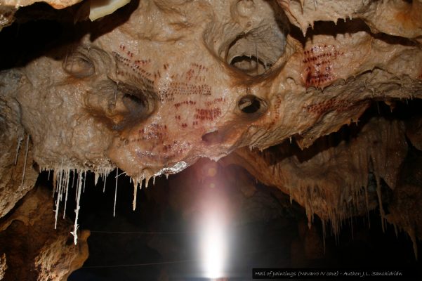 Panel de pinturas en la Cueva Navarro IV